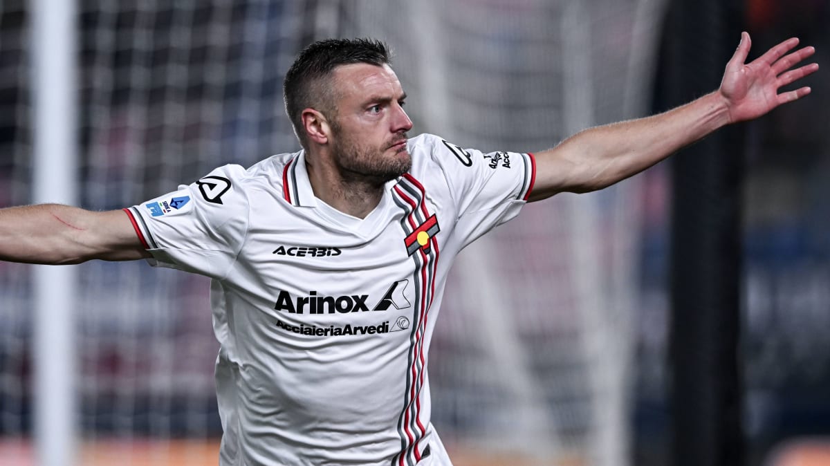 Kurioser-Fehlschuss-aus-einem-Meter-und-Vardy-Doppelpack-gegen-Bologna