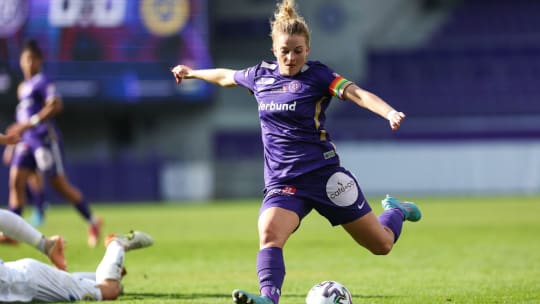 Verena Volkmer trägt auch in der kommenden Saison violett.