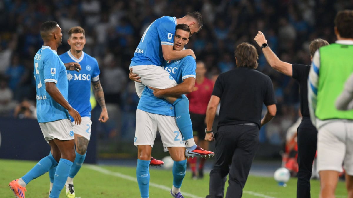 Tricks, rockets, and blunders: Napoli beat Pisa 3-2
