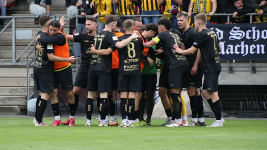 Feier über den Sieg im Mittelrhein-Pokal: Alemannia Aachen.