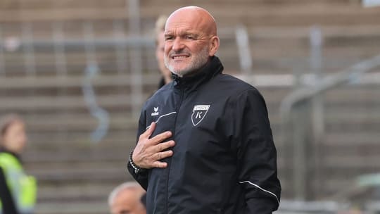 Ihm hilft nur noch ein Fußballwunder: Trainer Stefan Emmerling hat mit den Kickers Emden aus 21 Regionalligaspielen lediglich acht Punkte geholt.