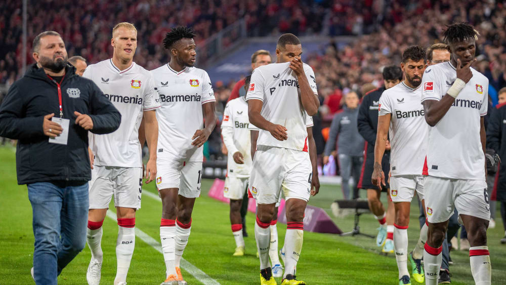 Lange Gesichter schon nach der ersten Hälfte: Die Leverkusener Profis zeigten in München eine erschütternde Leistung.&nbsp;
