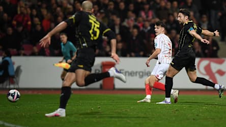 Viel Platz beim Abschluss: Nico Thier trifft für Fortuna Köln ins Netz.