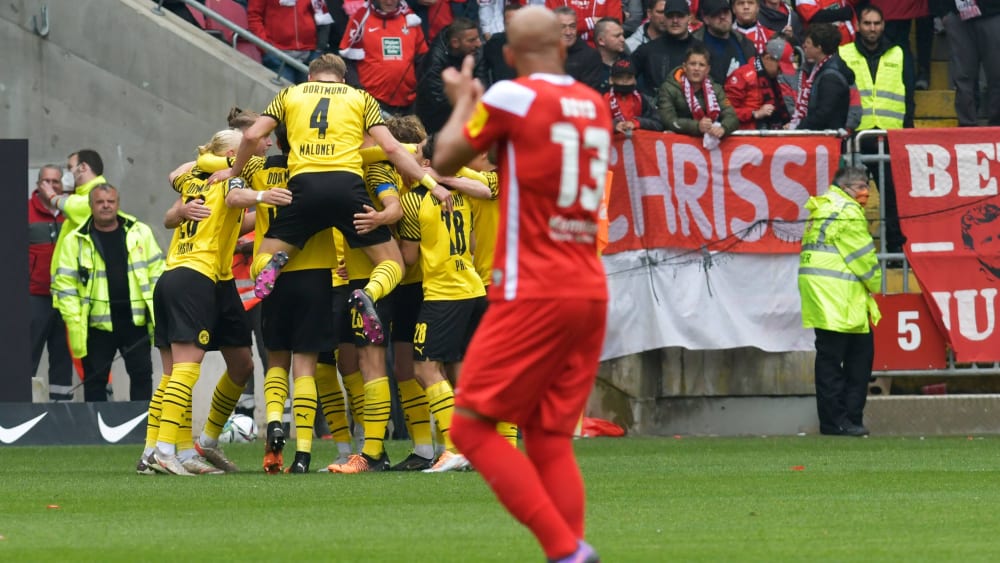 Dortmund II jubelt, Terrence Boyd verzweifelt: Der 1. FC Kaiserslautern verliert mit 1:3.