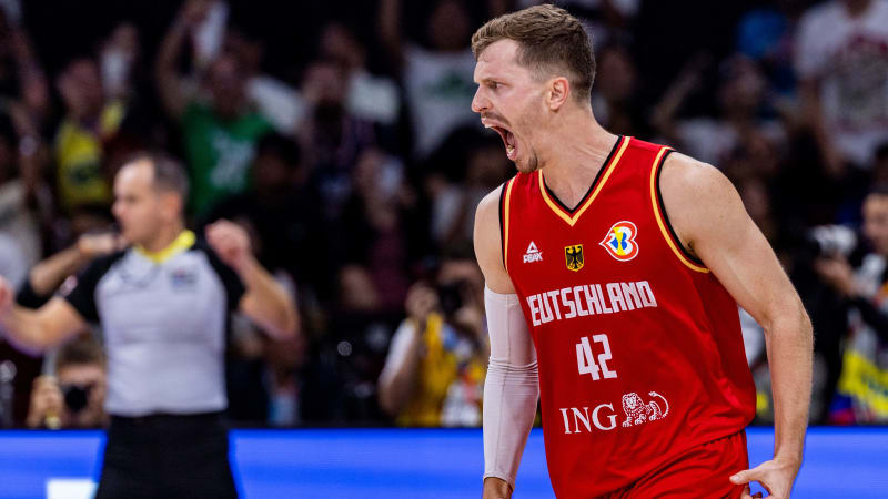 MANILA, PHILIPPINES - SEPTEMBER 08: Andreas Obst #42 of Germany celebrates after scoring during the FIBA Basketball World Cup Semi Final game between USA and Germany at Mall of Asia Arena on September 08, 2023 in Manila, Philippines. (Photo by Ezra Acayan/Getty Images)