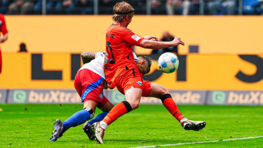 Davie Selke köpfte per Flugkopfball zum 2:2-Ausgleich ein. Am Ende reichte es für den HSV nur für ein Remis.