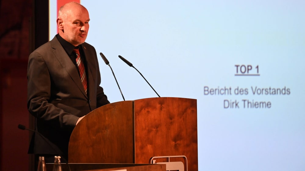 Dirk Thieme,&nbsp;Vorstandsvorsitzender der Stadionbetriebs AG, auf der Hauptversammlung.&nbsp;