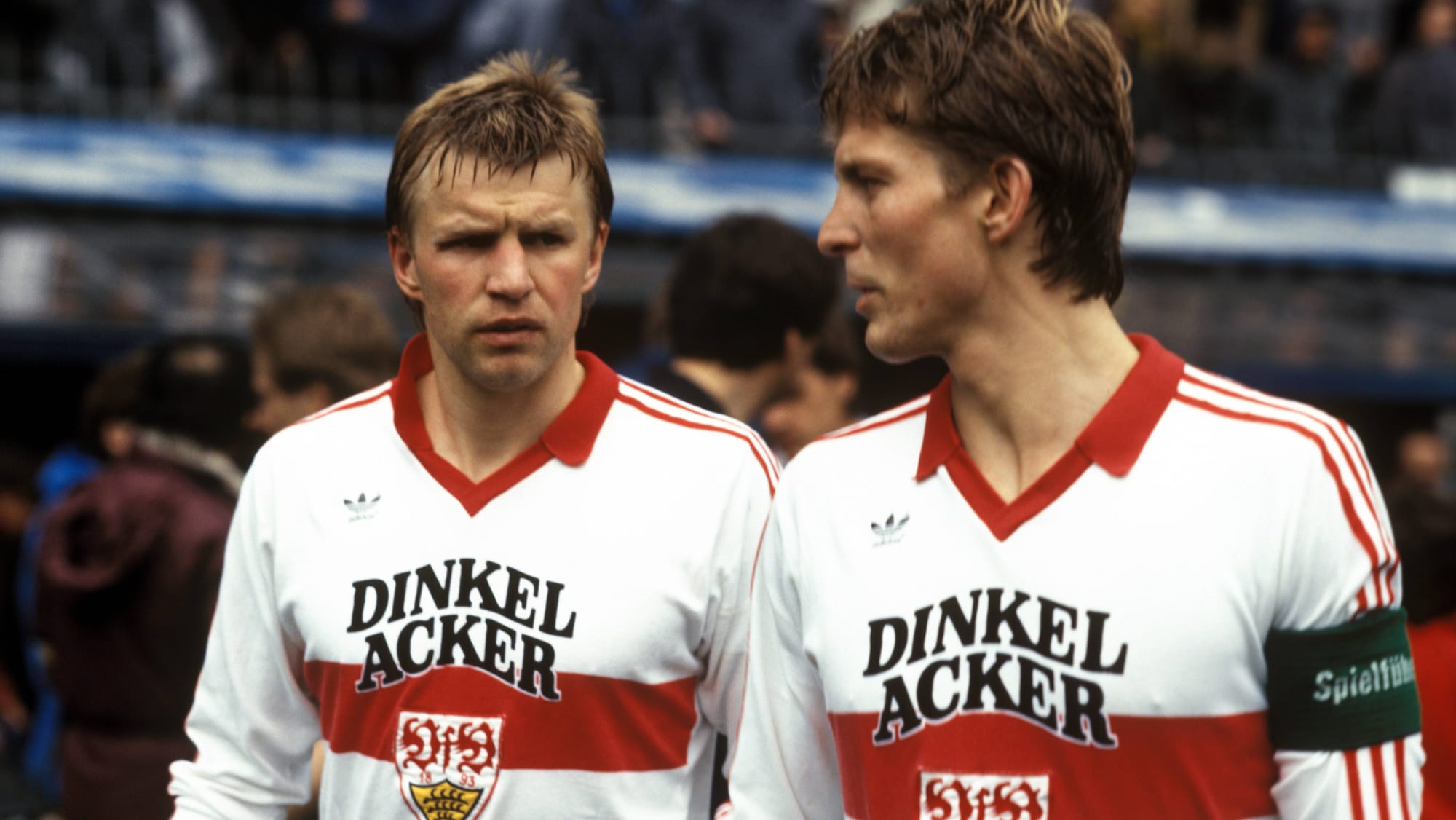VfB-Spieler im Dinkelacker-Trikot