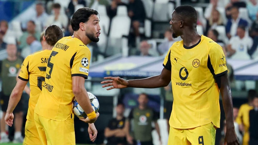 Ramy Bensebaini (li.) und Serhou Guirassy.