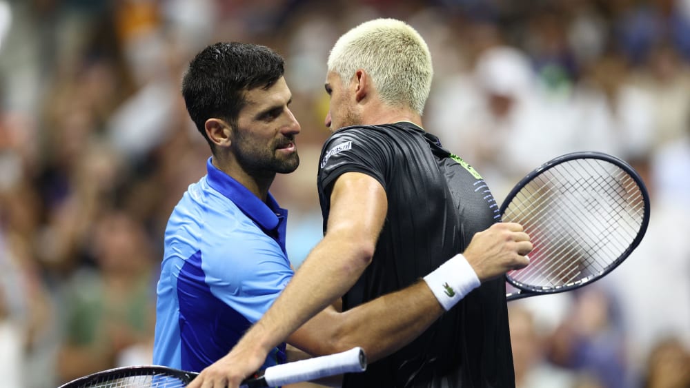 Klare Angelegenheit im US-Open-Achtelfinale: Novak Djokovic und Borna Gojo (re.).