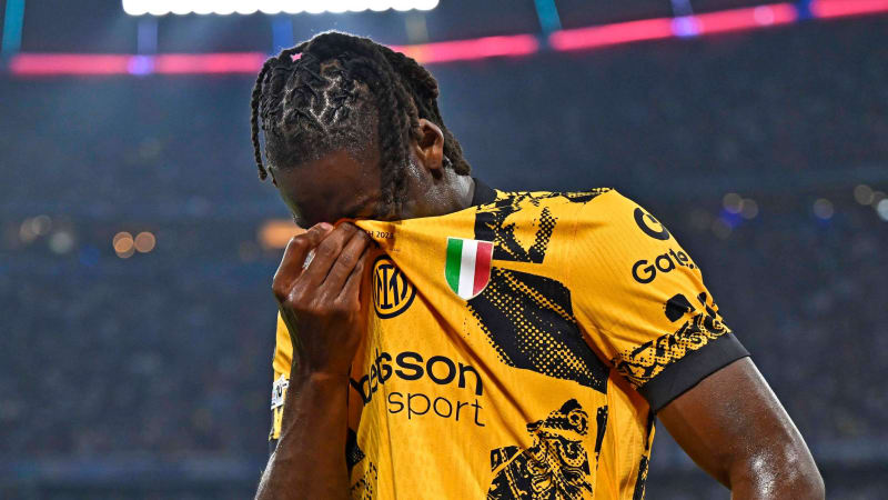 May 31, 2025, Football UEFA Champions League Final 2025: Paris St. Germain - Inter Milan, in the Allianz Arena Munich. Yann Bisseck (Inter Milan) is disappointed ***DFL and DFB regulations prohibit any use of photographs as image sequences and or quasi-video.*** *** 31 05 2025, Football UEFA Champions League Final 2025 Paris St Germain Inter Milan, at Allianz Arena Munich Yann Bisseck Inter Milan is disappointed DFL and DFB regulations prohibit any use of photographs as image sequences and or quasi video