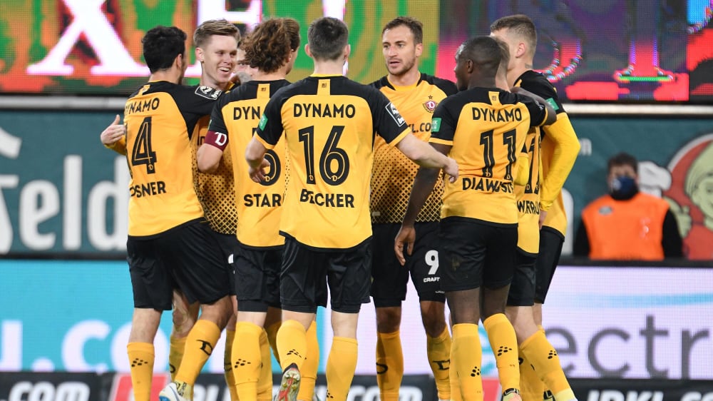 Hatten reichlich Grund zur Freude: die Spieler von Dynamo Dresden.