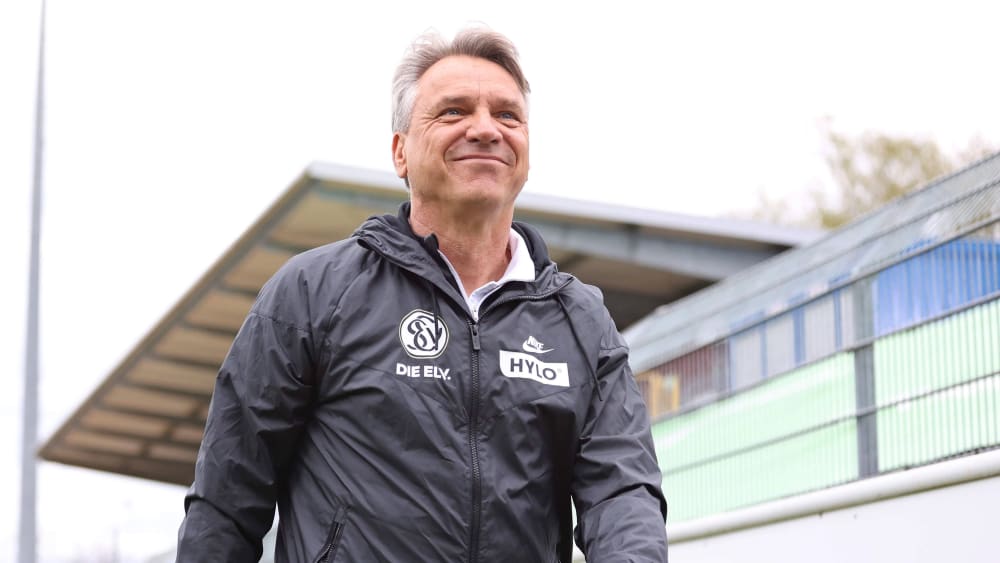 Horst Steffen will mit der SV Elversberg die Tabellenführung in der 3. Liga festigen.