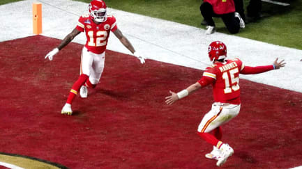 Kurz nach dem alles entscheidenden Touchdown: Mecole Hardman jubelt mit Chiefs-Quarterback Patrick Mahomes über den Super-Bowl-Sieg.