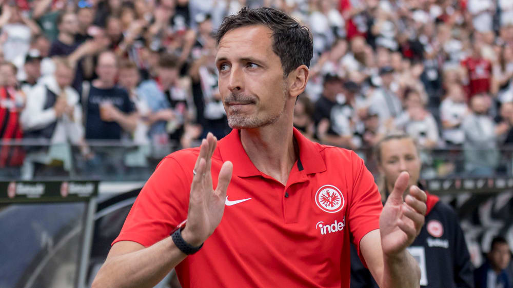 Blick nach Nyon: Eintracht-Trainer Dino Toppmöller.