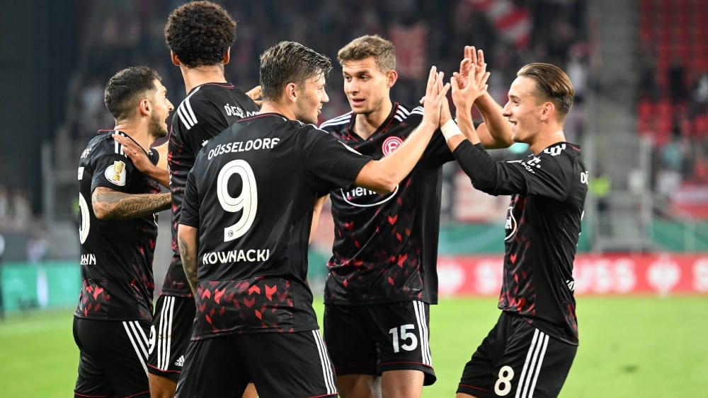 Fortuna Düsseldorf bejubelt Kownackis Treffer zum 2:0.
