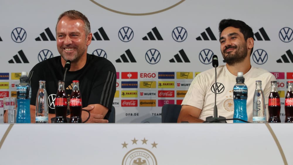 Zuversicht, die dringend gebraucht wird: Bundestrainer Hansi Flick und Kapitän Ilkay Gündogan.