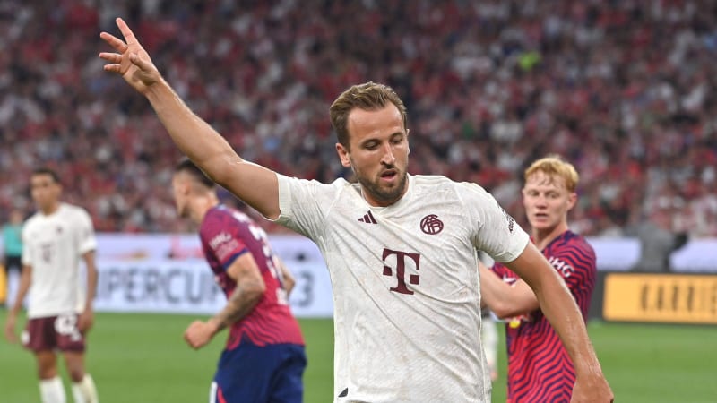 Harry KANE (Bayern Muenchen), Gestik, Strafraumszene,Aktion. Fussball DFL Supercup 2023 FC Bayern Muenchen - RB Leipzig 0-3 am 12.08.2023 in Muenchen A L L I A N Z A R E N A. *** Harry KANE Bayern Muenchen , gestures, penalty area scene,action football DFL Supercup 2023 FC Bayern Muenchen RB Leipzig 0 3 on 12 08 2023 in Munich A L L I A N Z A R E N A