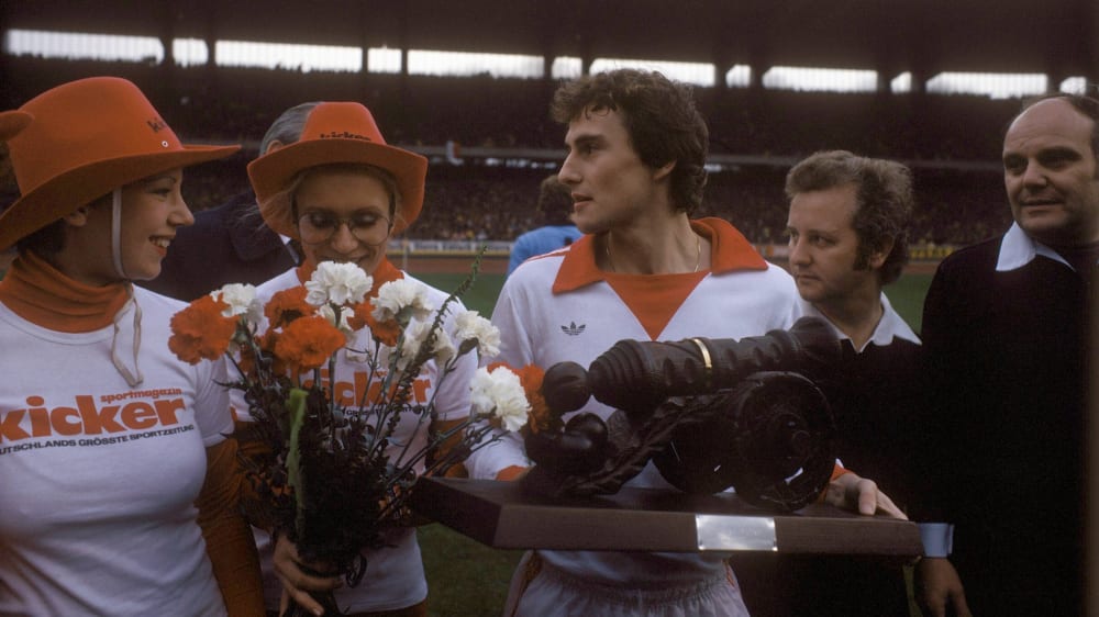 Unikat: 1977 erhielt Dieter Müller seine erste kicker-Torjägerkanone - damals noch in einem etwas anderen Design.