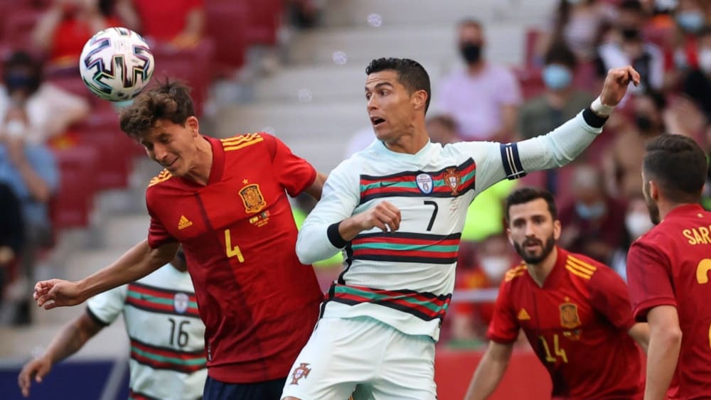 Die Abwehr dominiert: Auch Cristiano Ronaldo (re.) sah gegen Spanien kaum einen Stich.
