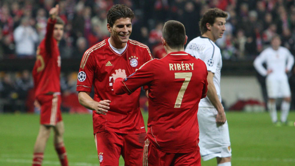 Mario Gomez jubelt im Achtelfinale der Champions League im März 2012 mit Franck Ribery.