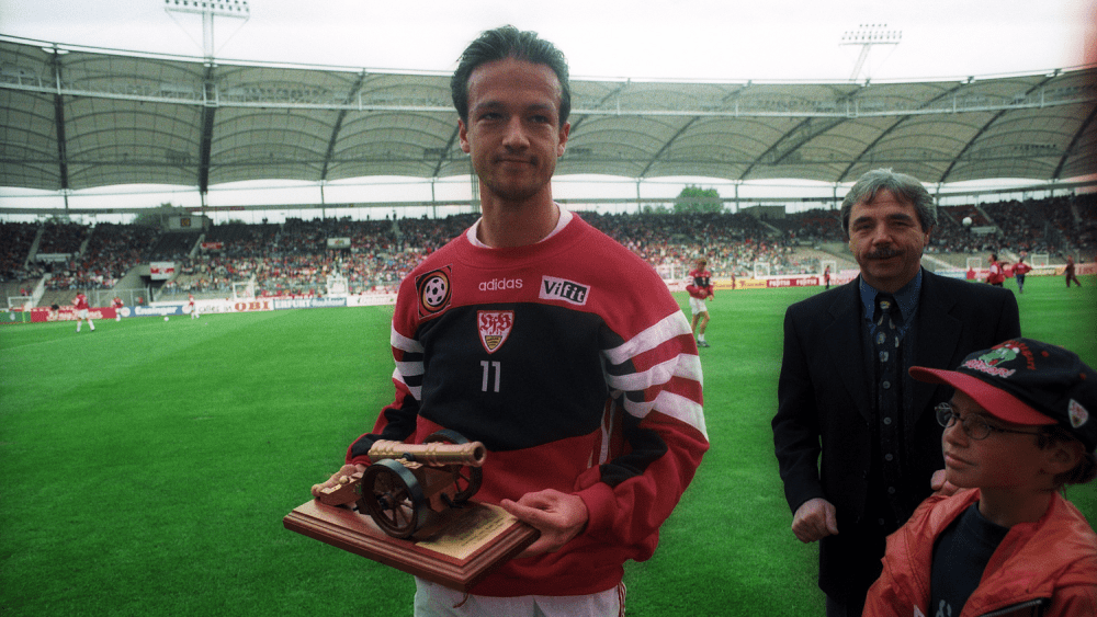 Torschützenkönig 1996 und damit Gewinner der kicker-Torjägerkanone: Fredi Bobic.