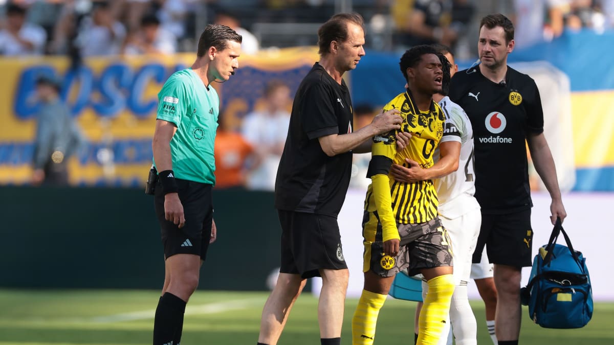 "Sehr ärgerlich": BVB bestätigt Schulter-OP bei Duranville