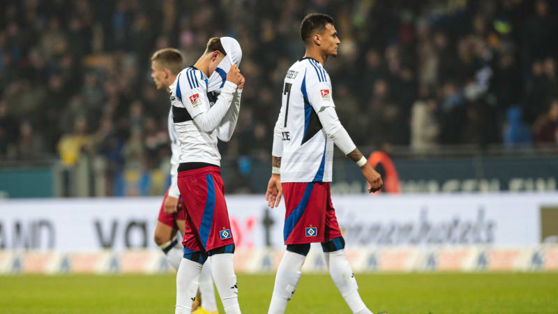 Otto Emerson Stange (l.,Hamburger SV,49) und Davie Selke (Hamburger SV,27) - 2. Fußball Bundesliga Saison 2024-2025 Eintracht Braunschweig vs. Hamburger SV im Eintracht Stadion in Braunschweig - Aktion,Fußball,Mann,Männer,Deutschland,08.11.2024 *** Otto Emerson Stange l ,Hamburger SV,49 and Davie Selke Hamburger SV,27 2 Soccer Bundesliga Season 2024 2025 Eintracht Braunschweig vs Hamburger SV at Eintracht Stadium in Braunschweig Action,Soccer,Man,Men,Germany,08 11 2024