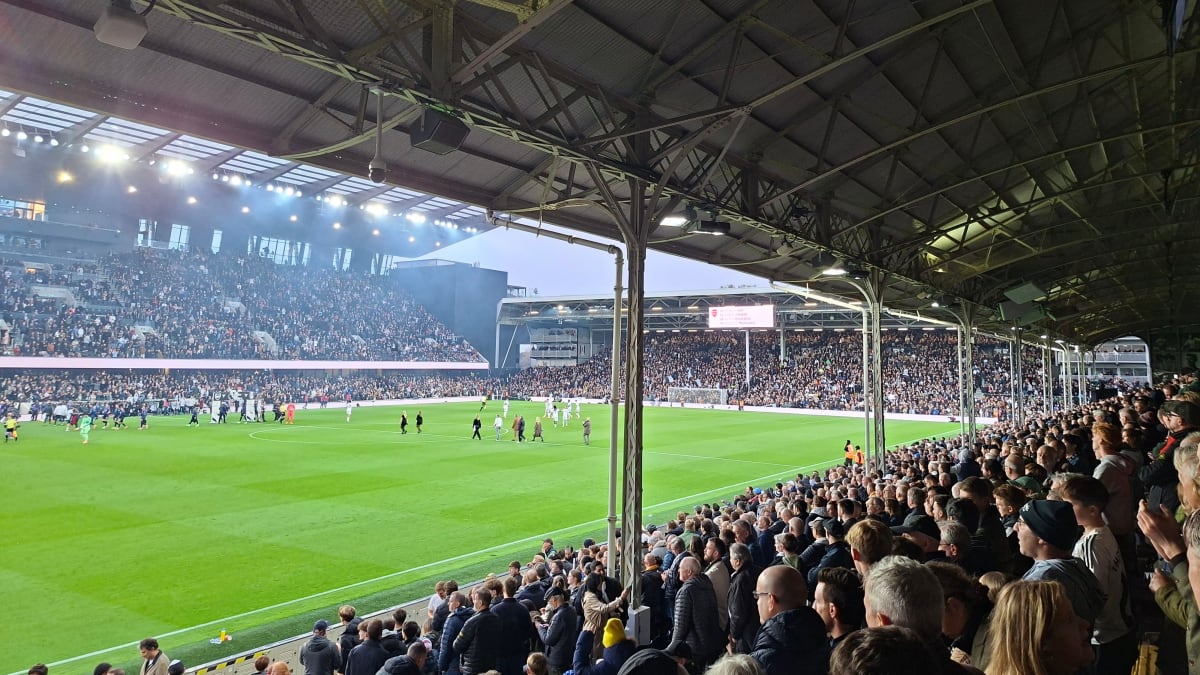 Derby-Day, zwei Tempel und ein Raumschiff: Wochenende im Paradies