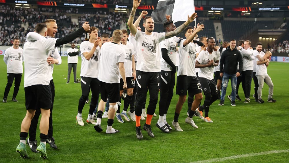 Die Spieler von Eintracht Frankfurt feiern den Einzug ins Europa-League-Finale.
