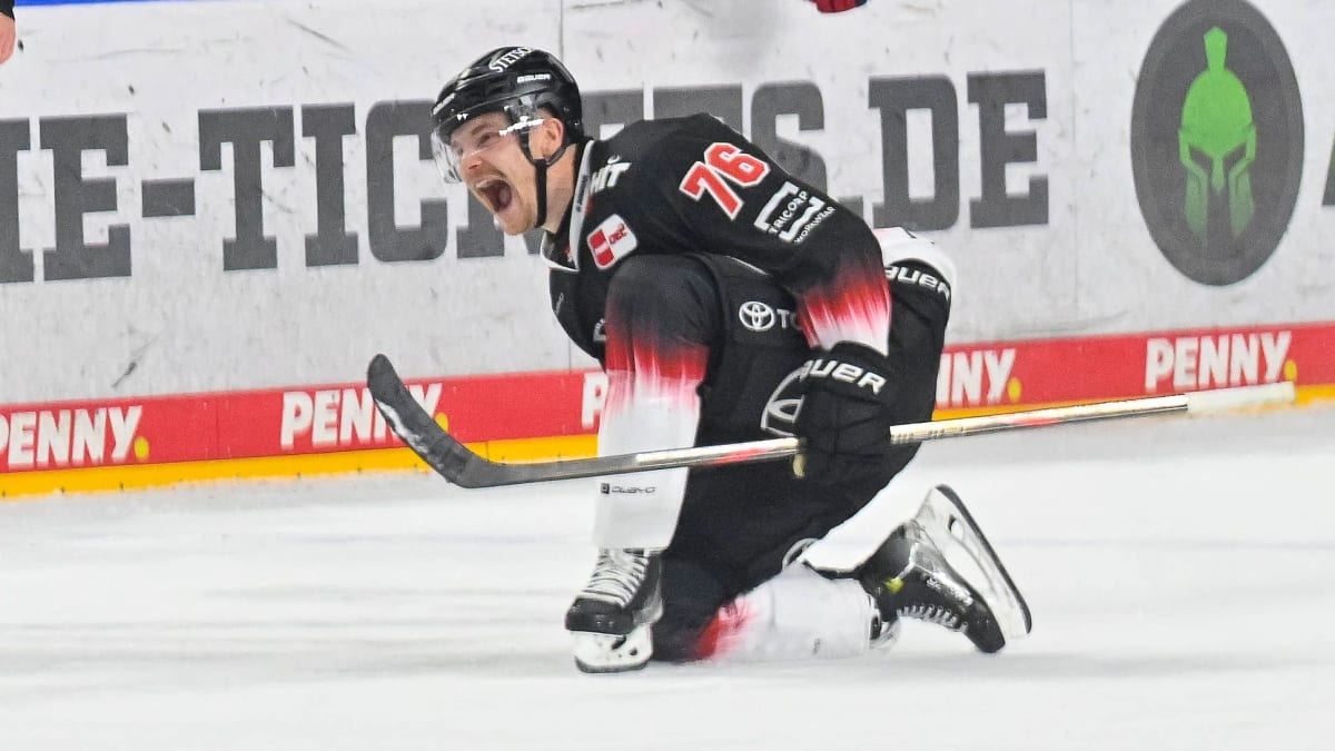 Haie-gewinnen-Penalty-Krimi-Schnarr-l-sst-die-Halle-beben
