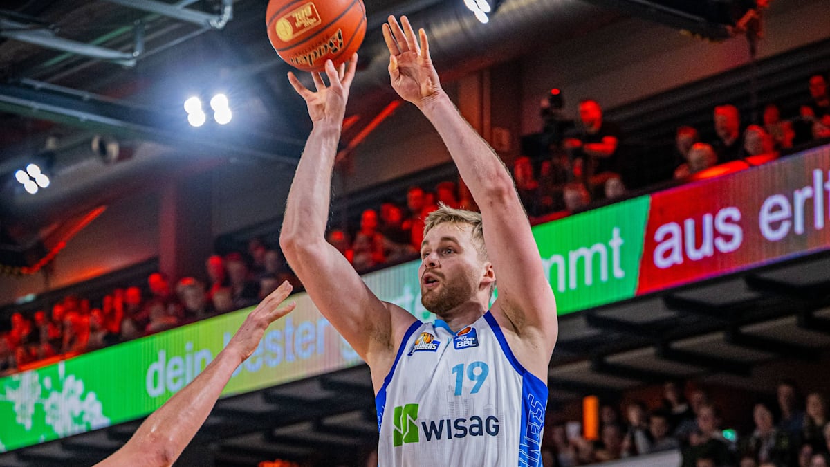 Skyliners-zittern-sich-in-Vechta-ins-Ziel-Towers-mit-f-nften-Sieg-in-Serie