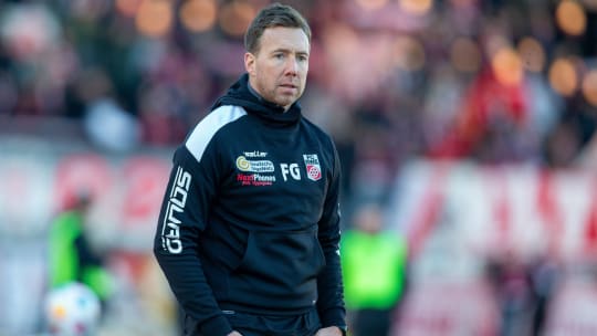 Kündigt noch Nachbesserungen im Defensivbereich an: Fabian Gerber, Trainer des FC Rot-Weiß Erfurt