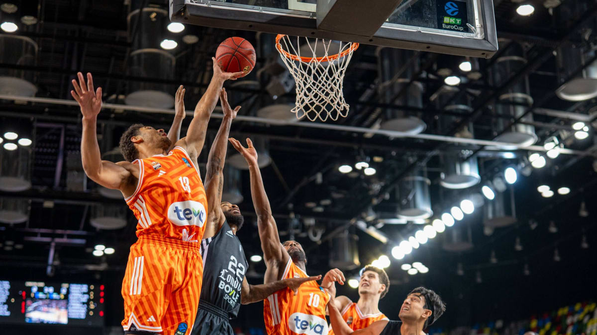 Thriller-bis-zur-letzten-Sekunde-Smith-rettet-Ulm-mit-dem-Buzzer