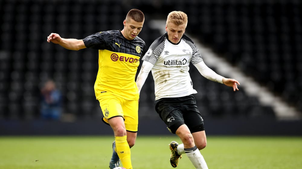 Kapit&#228;n Tobias Raschl unterlag mit dem BVB in der Play-off-Runde der Youth League mit 1:3 gegen Derby County.