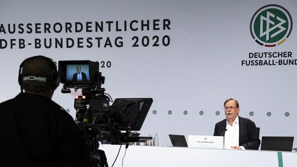 Erstmals virtuell abgehalten: DFB-Vizepr&#228;sident Rainer Koch beim Au&#223;erordentlichen Bundestag des DFB.