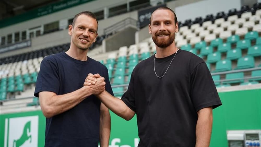  Münsters Neuzugang Jannis Heuer (li.) und Sport-Geschäftsführer Ole Kittner.