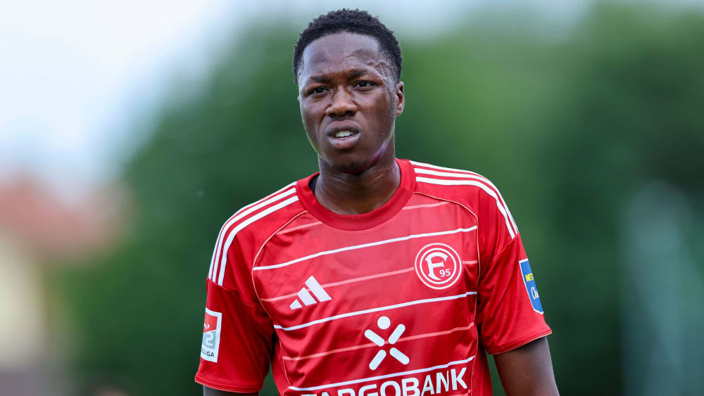Abwehrspieler King Manu.