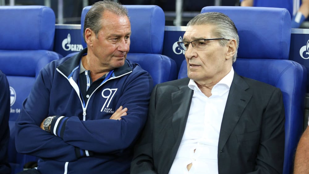 Schalker Giganten: Huub Stevens (li.) und der 2019 verstorbene Rudi Assauer.