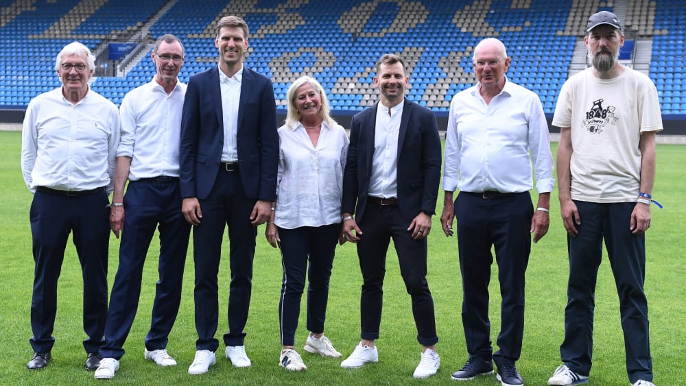 Franz-Josef Jupp Tenhagen, Christian Stenneken, Andreas Luthe, Bettina Stratmann, Till Grönemeyer, Hans-Peter Villis und Fabian Budde (v. li.).