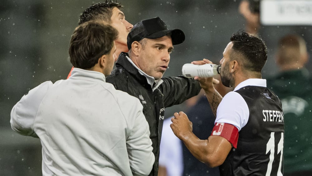  Trainer Mattia Croci-Torti (Mi.) und Kapitän Renato Steffen, hier beim Spiel des FC Lugano gegen Cluj.