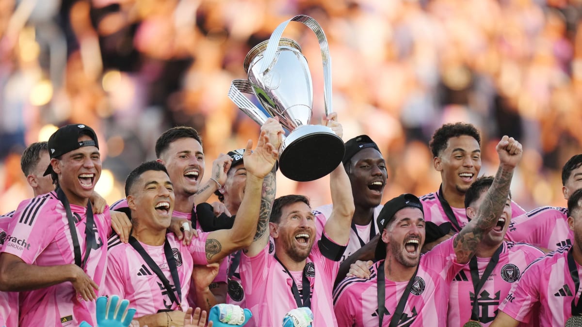 Erster-MLS-Cup-f-r-Miami-Hier-streckt-Messi-den-Pokal-in-die-H-he