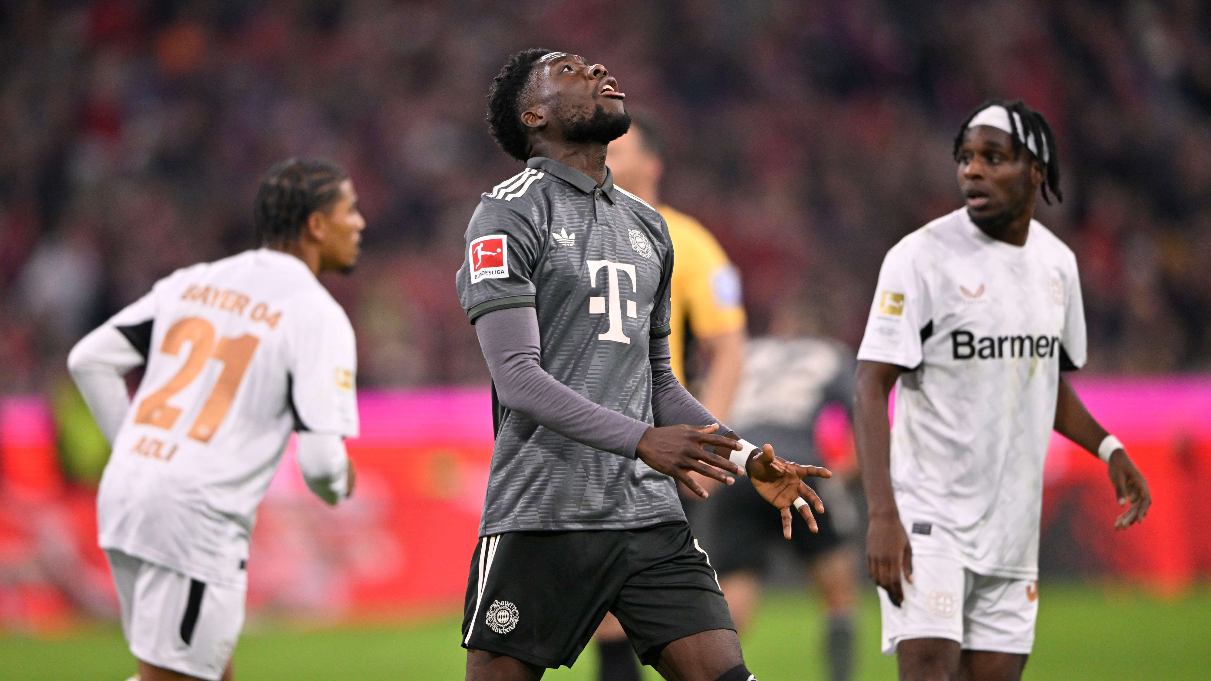Bayern München and Bayer Leverkusen Draw 1-1 in Thrilling Bundesliga Clash