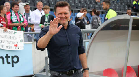 Pflichtspieldebüt als Hannover-Trainer