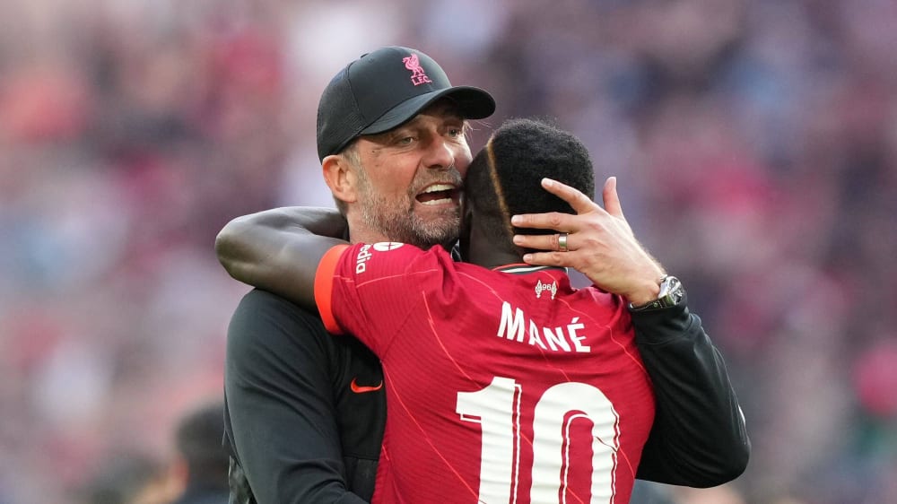 Am Ende lagen sie sich trotzdem jubelnd in den Armen: Jürgen Klopp und Sadio Mané.