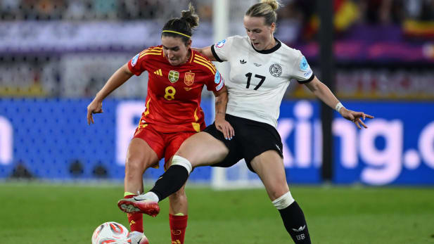 Beide Team verlangten sich alles ab. Spanien hatte zwar mehr Spielanteile, Deutschland hingegen setzte vereinzelt durch Kontersituationen immer wieder Nadelstiche.