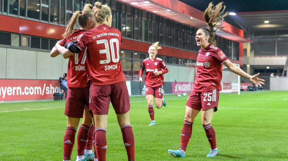 Erleichterung: Die Bayern-Frauen schlugen Frankfurt am Freitagabend mit 4:2.