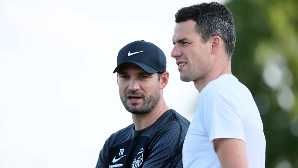Bewahren sich trotz bislang null Punkten für den FC Eilenburg ihren Optimismus: Trainer Sascha Prüfer (links) und Sportchef Stephan Hofmann