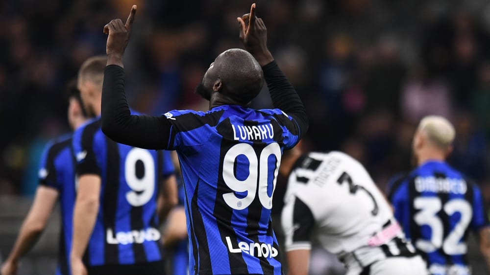 Brachte Inter Mailand beim Duell mit Udinese in Front - und zwar mit dem zweiten Versuch: Romelu Lukaku.