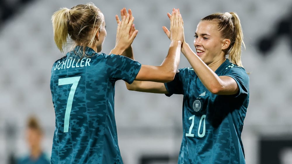 Trafen beide dreifach gegen Bulgarien: Lea Schüller (li.) und Laura Freigang.&nbsp;